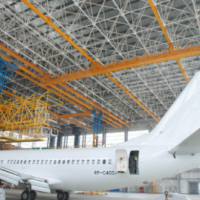 东阳起重机厂家研发生产飞机维修大跨度多支点起重机