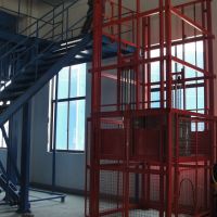重庆都有哪些厂家生产液压链条式货梯液压升降机