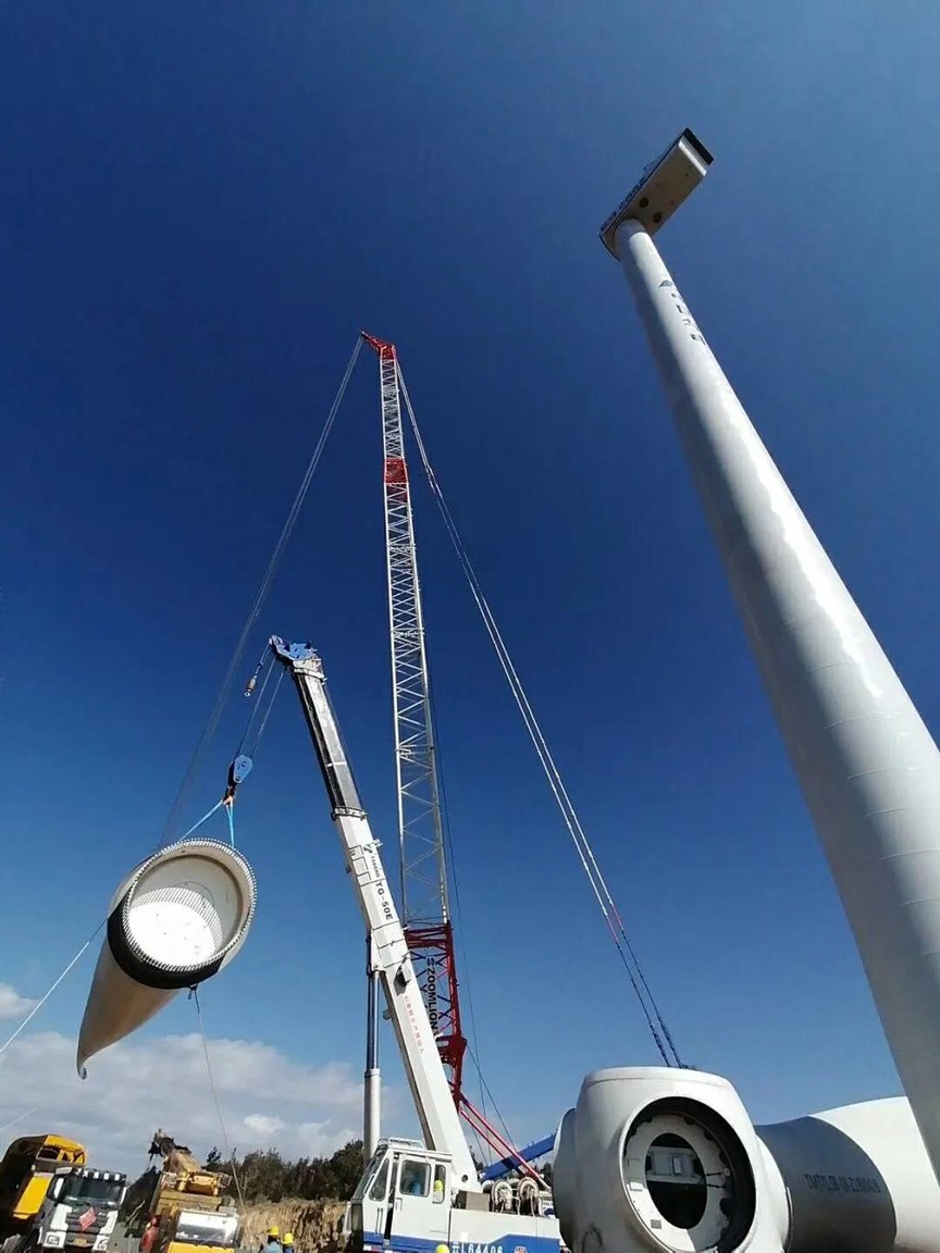中联重科助力西南首台最大单机风机成功吊装 创国内超100米“分体吊装”先河 