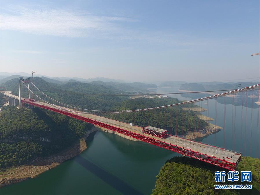 #(经济)(1)贵州遵余高速飞龙湖乌江大桥加紧建设