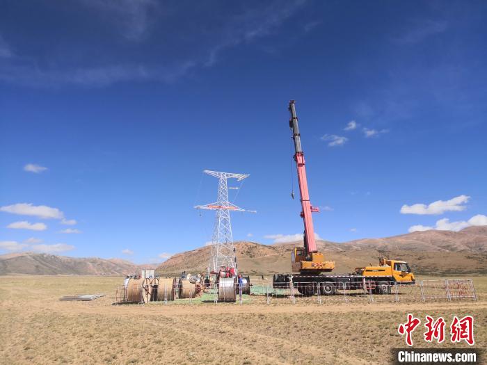 阿里与藏中电网联网工程包11标段全线贯通沿线38万农牧民将受益