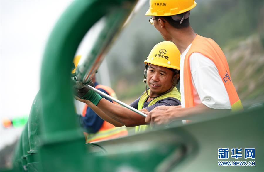 (聚焦复工复产)(3)陕西:清子高速公路建设有序推进