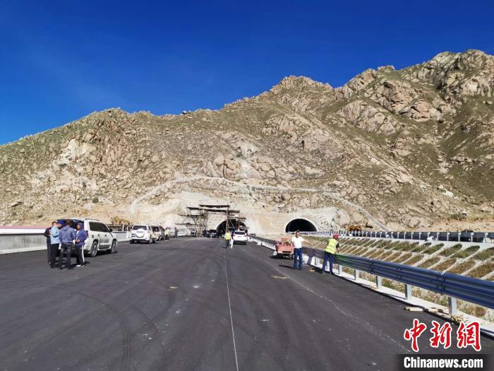 图为9月8日,拉日公路拉萨段已初步具备通车条件。施工方供图