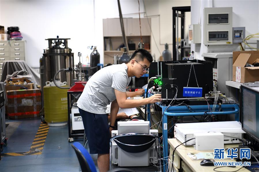 (在习近平新时代中国特色社会主义思想指引下——新时代新作为新篇章·习近平总书记关切事·图文互动)(7)探“微观世界” 抓“关键变量”——我国科学家与量子“纠缠”的故事