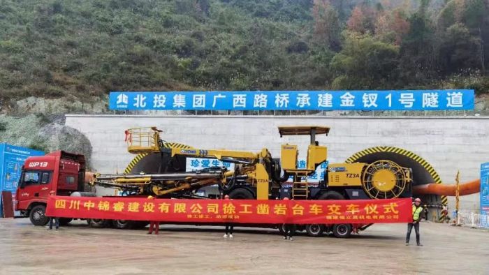 徐工起重三臂铁人,解放了移山的“愚公”!