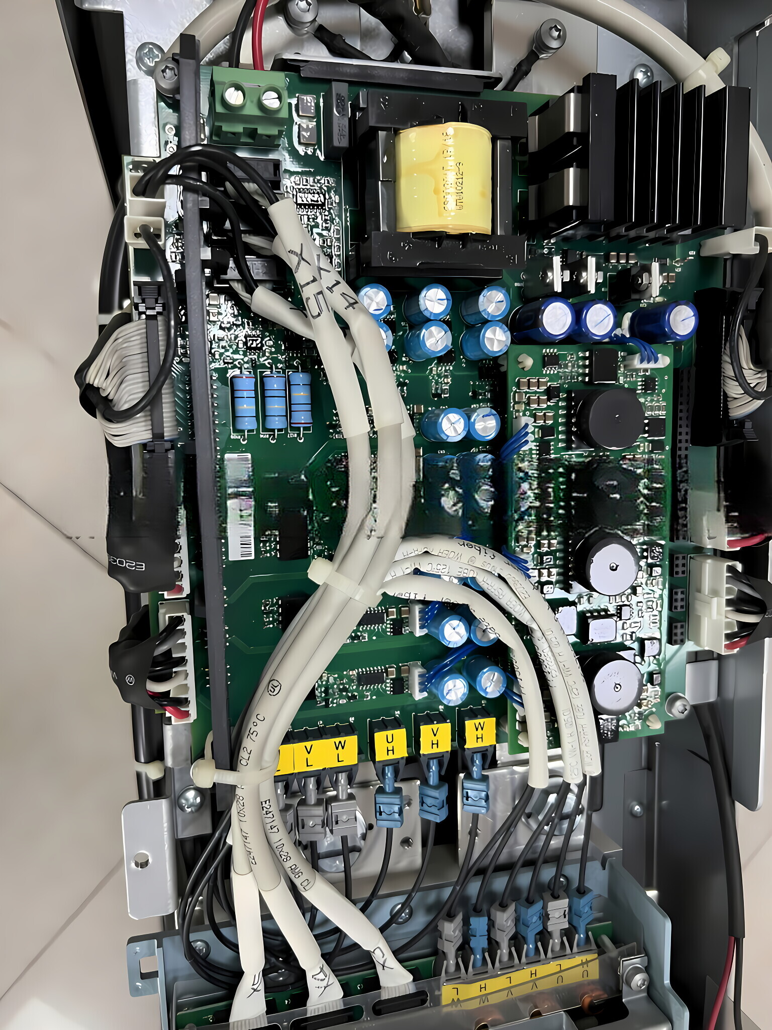 0724f3adee3c4f43a737a25020de013c(3)