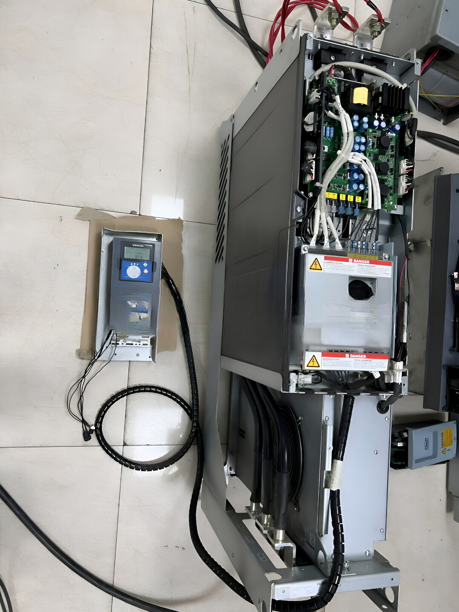 0724f3adee3c4f43a737a25020de013c(4)