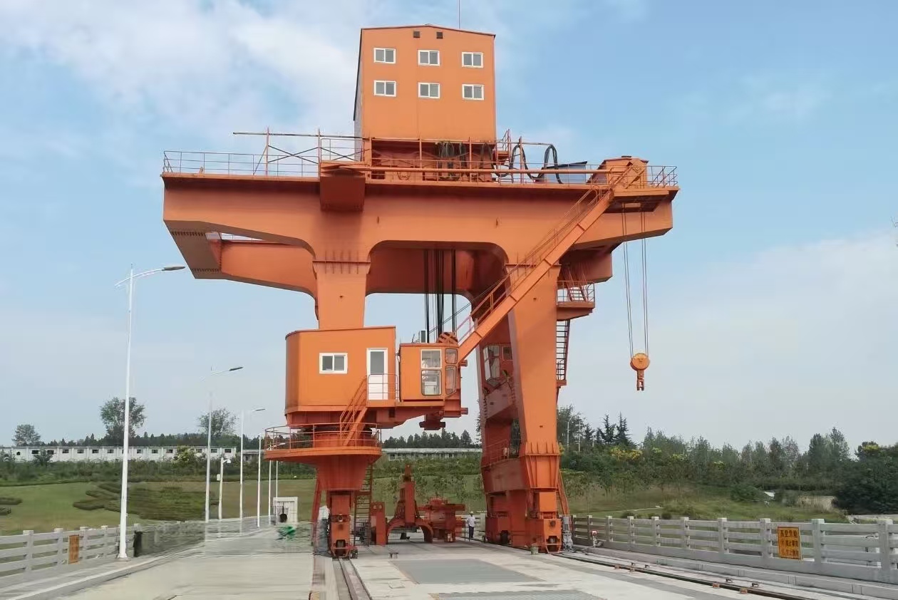 云南昆明坝顶门机启闭机